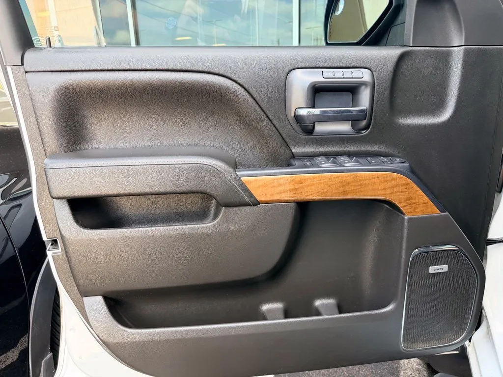Chevrolet Silverado photo 32