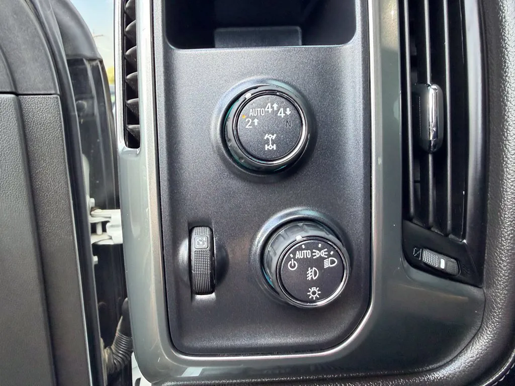 Chevrolet Silverado photo 46