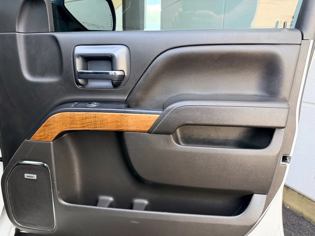 Chevrolet Silverado photo 38