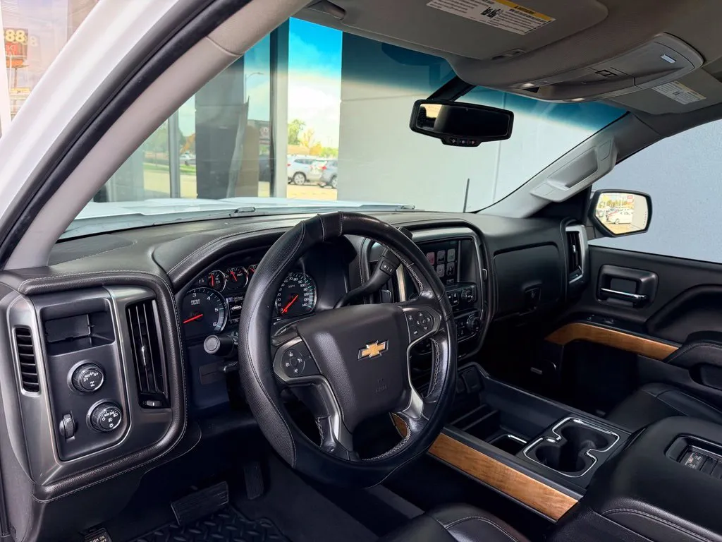 Chevrolet Silverado photo 35