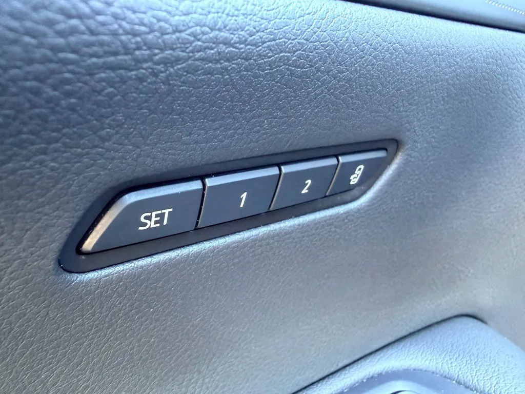 Cadillac XT6 photo 39