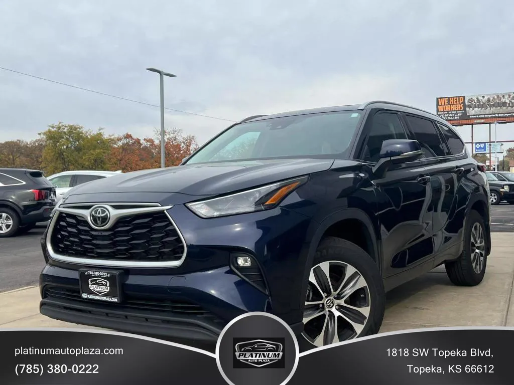 Used 2022 Toyota Highlander XLE Sport Utility 4D for sale in Topeka, KS ...