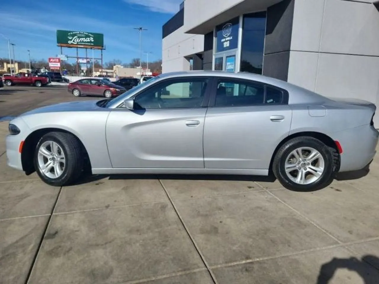 2022 Dodge Charger SXT photo 18