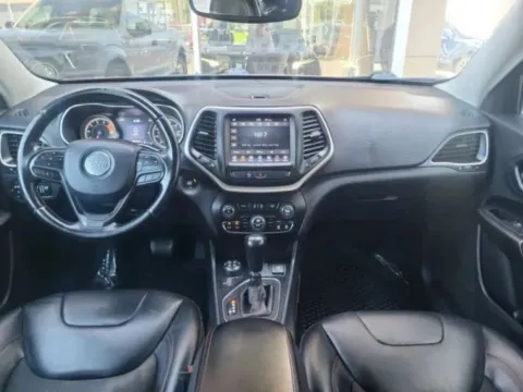 More photos of 2020 Jeep Cherokee Trailhawk at Platinum Auto Plaza, KS