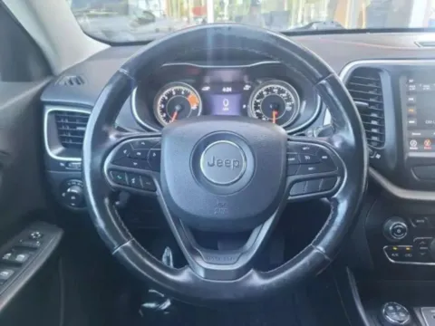 More photos of 2020 Jeep Cherokee Trailhawk at Platinum Auto Plaza, KS