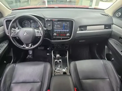 More photos of 2020 Mitsubishi Outlander GT at Platinum Auto Plaza, KS