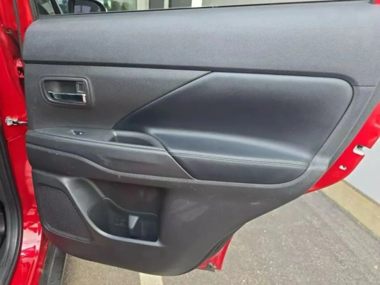 2020 Mitsubishi Outlander GT photo 25
