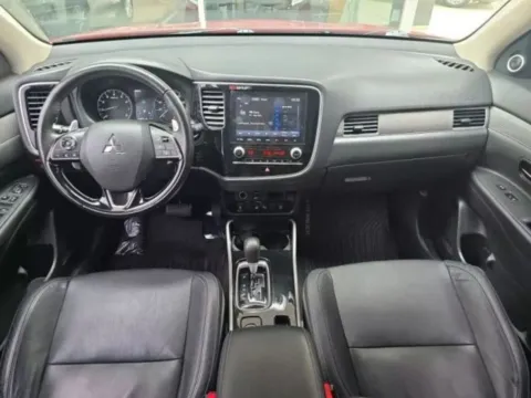 More photos of 2020 Mitsubishi Outlander GT at Platinum Auto Plaza, KS
