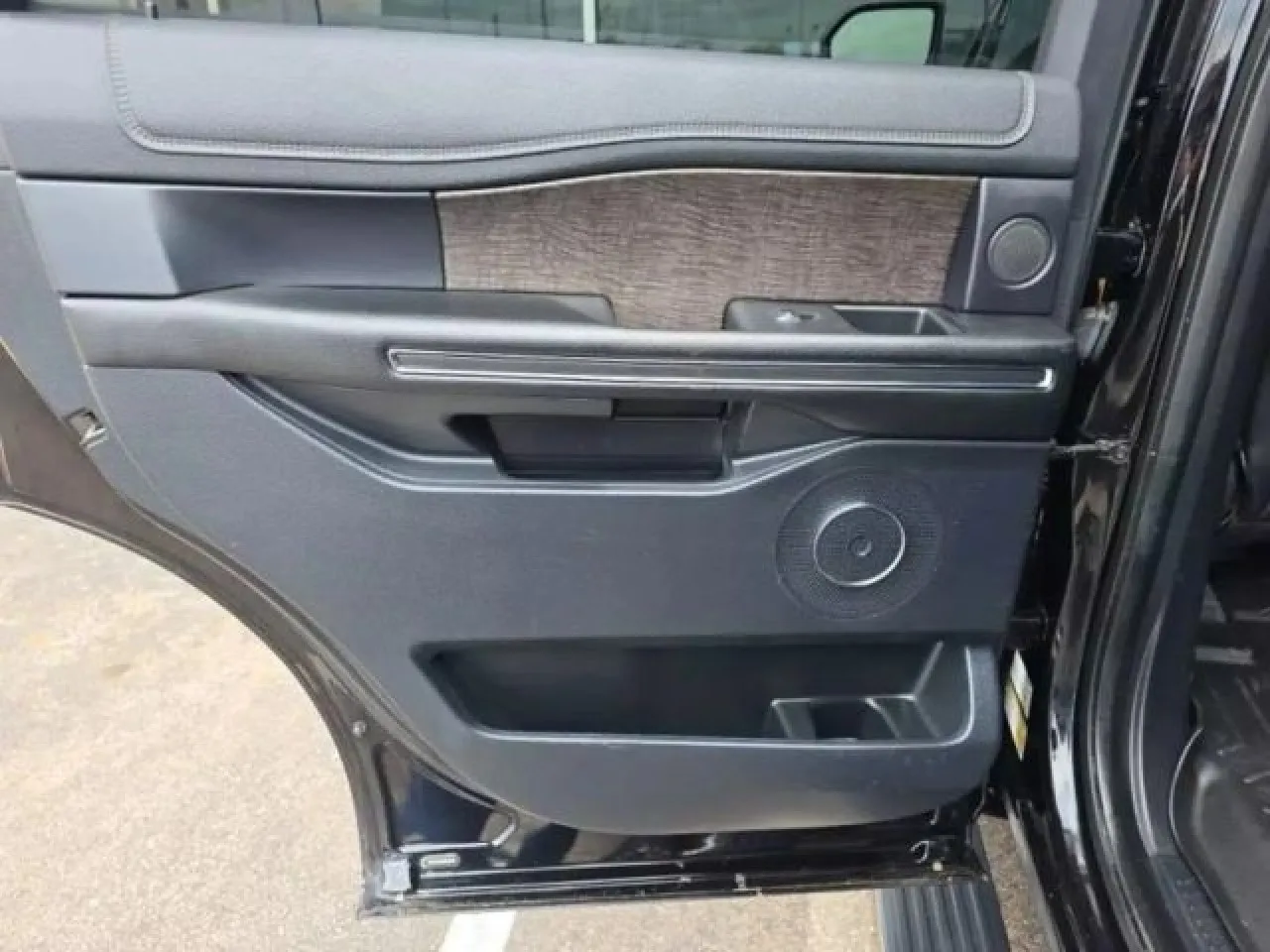 2020 Ford Expedition Limited photo 18