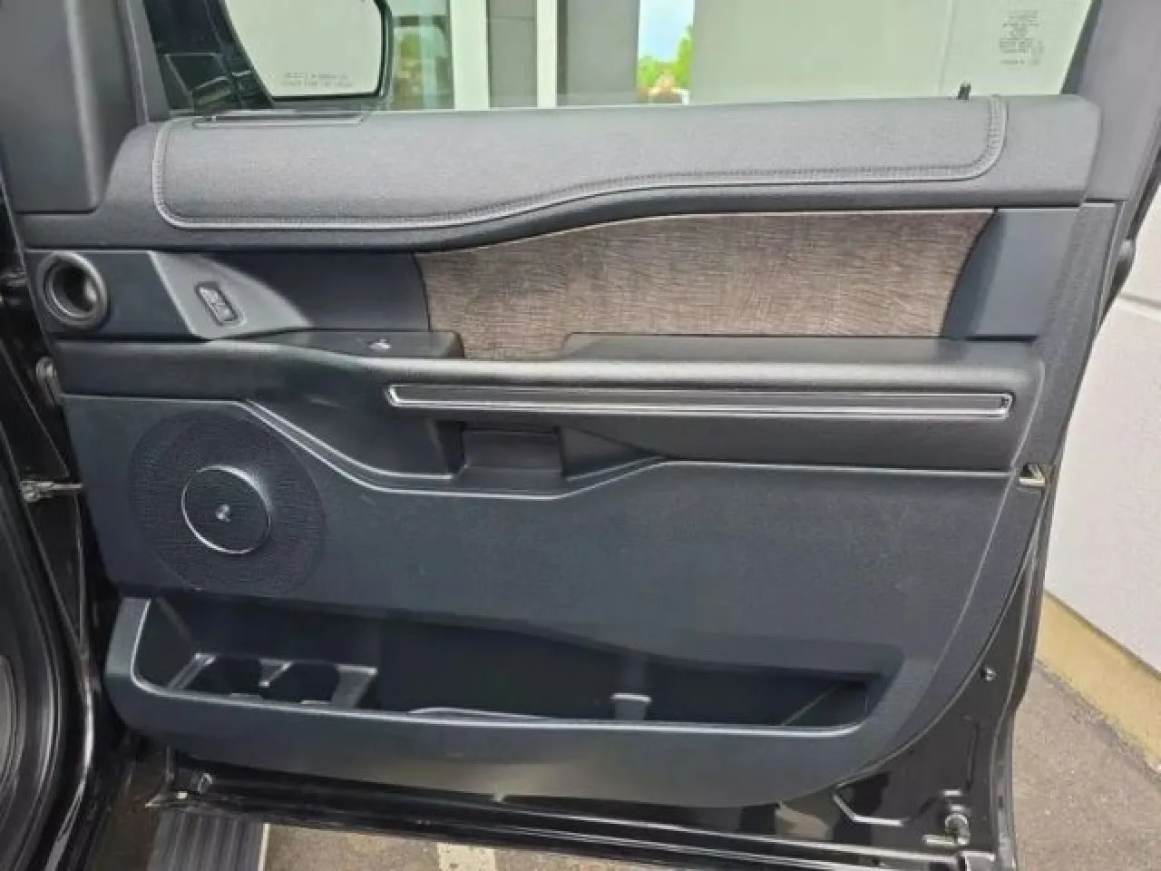 2020 Ford Expedition Limited photo 35