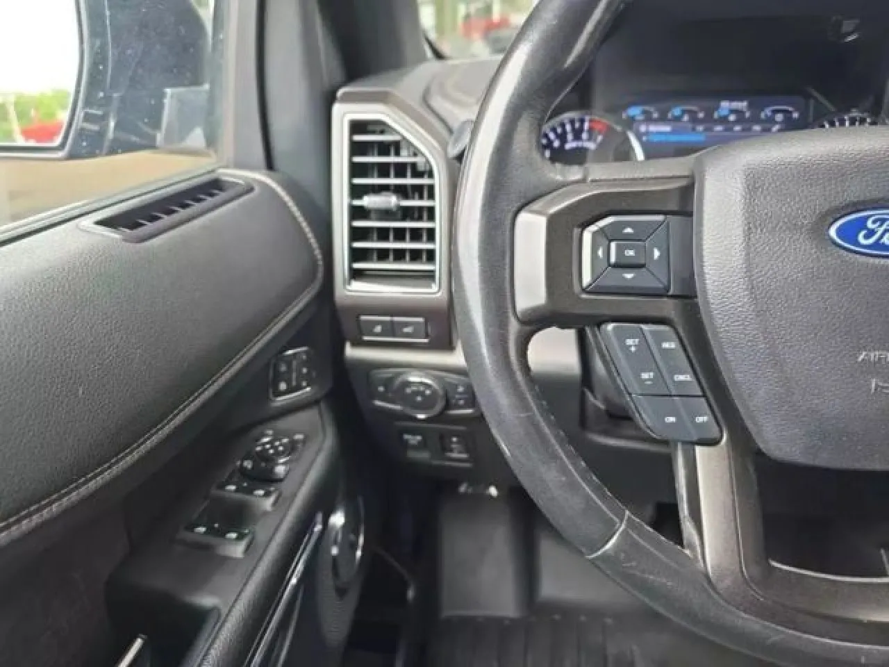 2020 Ford Expedition Limited photo 31