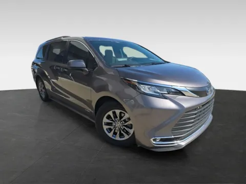 Photos of 2021 Toyota Sienna XLE Minivan 4D for sale in Topeka, KS at Platinum Auto Plaza