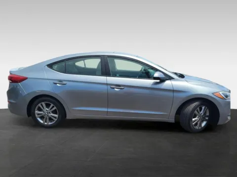 More photos of 2017 Hyundai Elantra SE Sedan 4D at Platinum Auto Plaza, KS