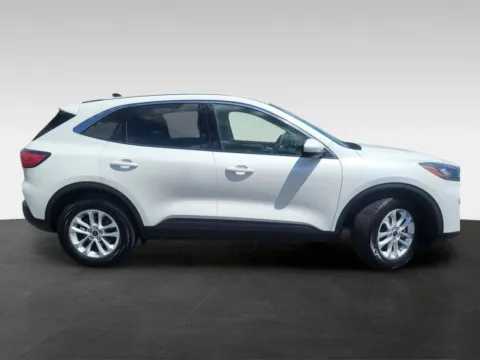 Photos of 2020 Ford Escape SE Sport Utility 4D for sale in Topeka, KS at Platinum Auto Plaza