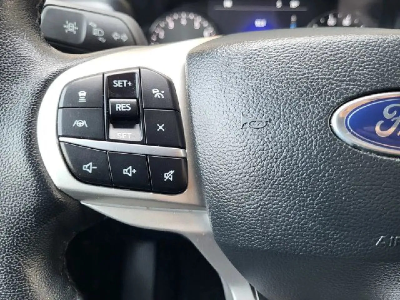 2023 Ford Explorer Limited Sport photo 3