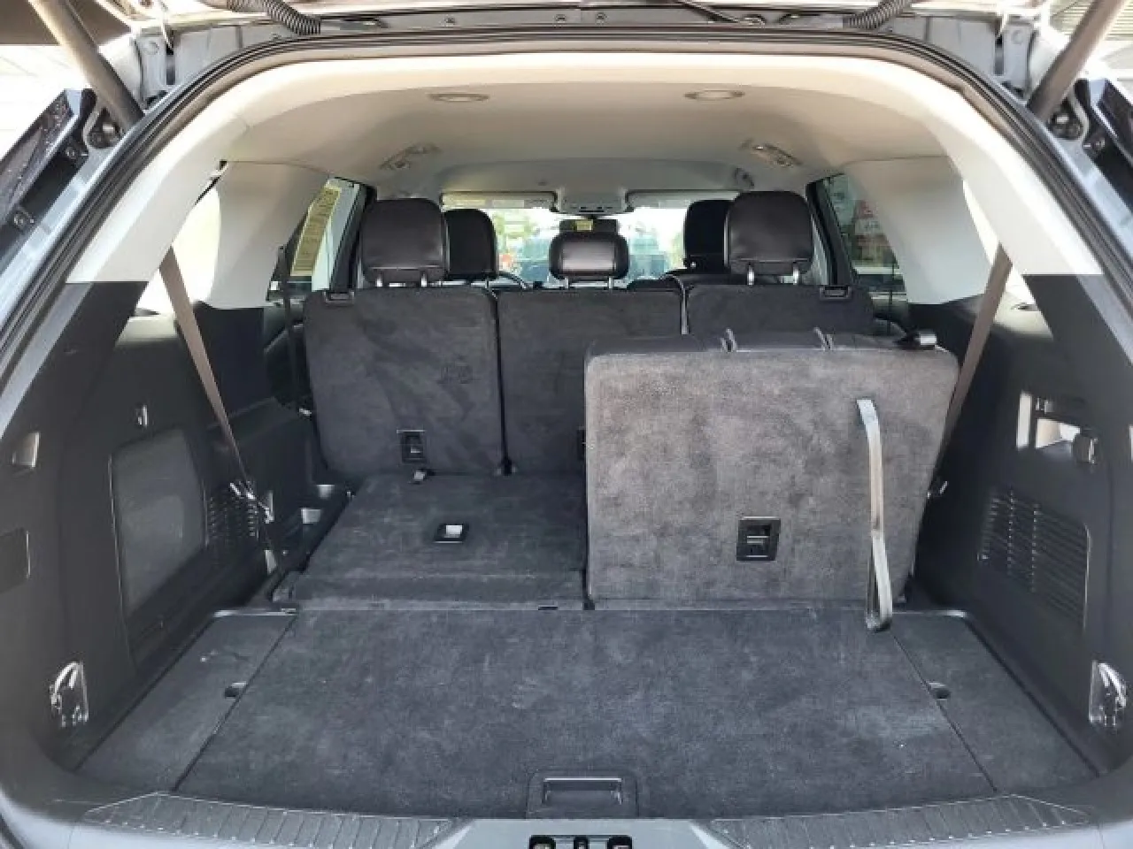 2023 Ford Explorer Limited Sport photo 7
