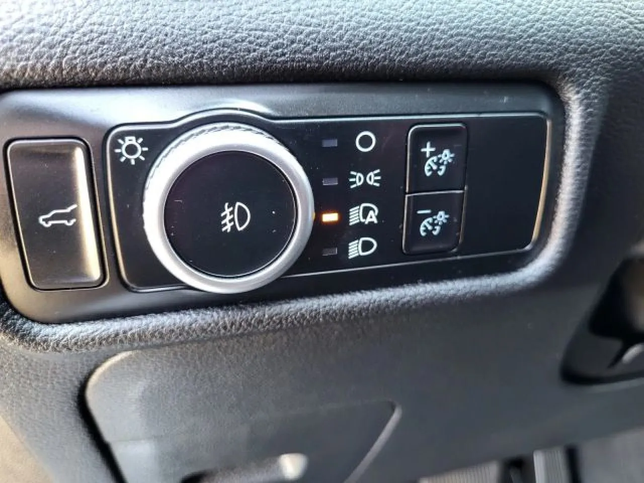 2023 Ford Explorer Limited Sport photo 13