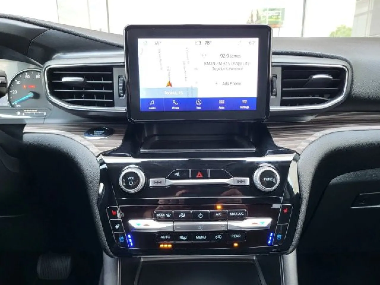 2023 Ford Explorer Limited Sport photo 17