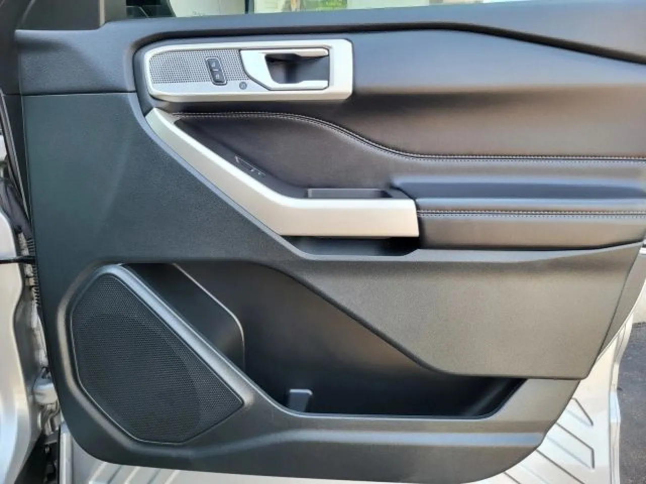 2023 Ford Explorer Limited Sport photo 37