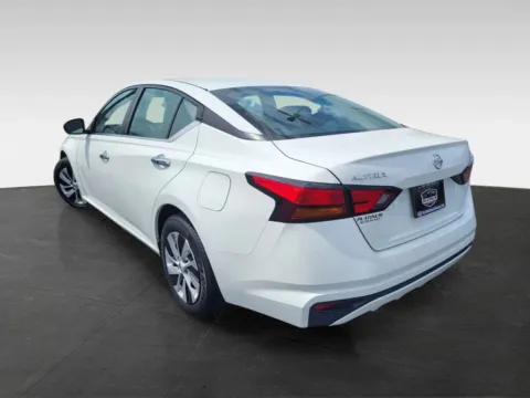 More photos of 2022 Nissan Altima 2.5 S Sedan 4D at Platinum Auto Plaza, KS