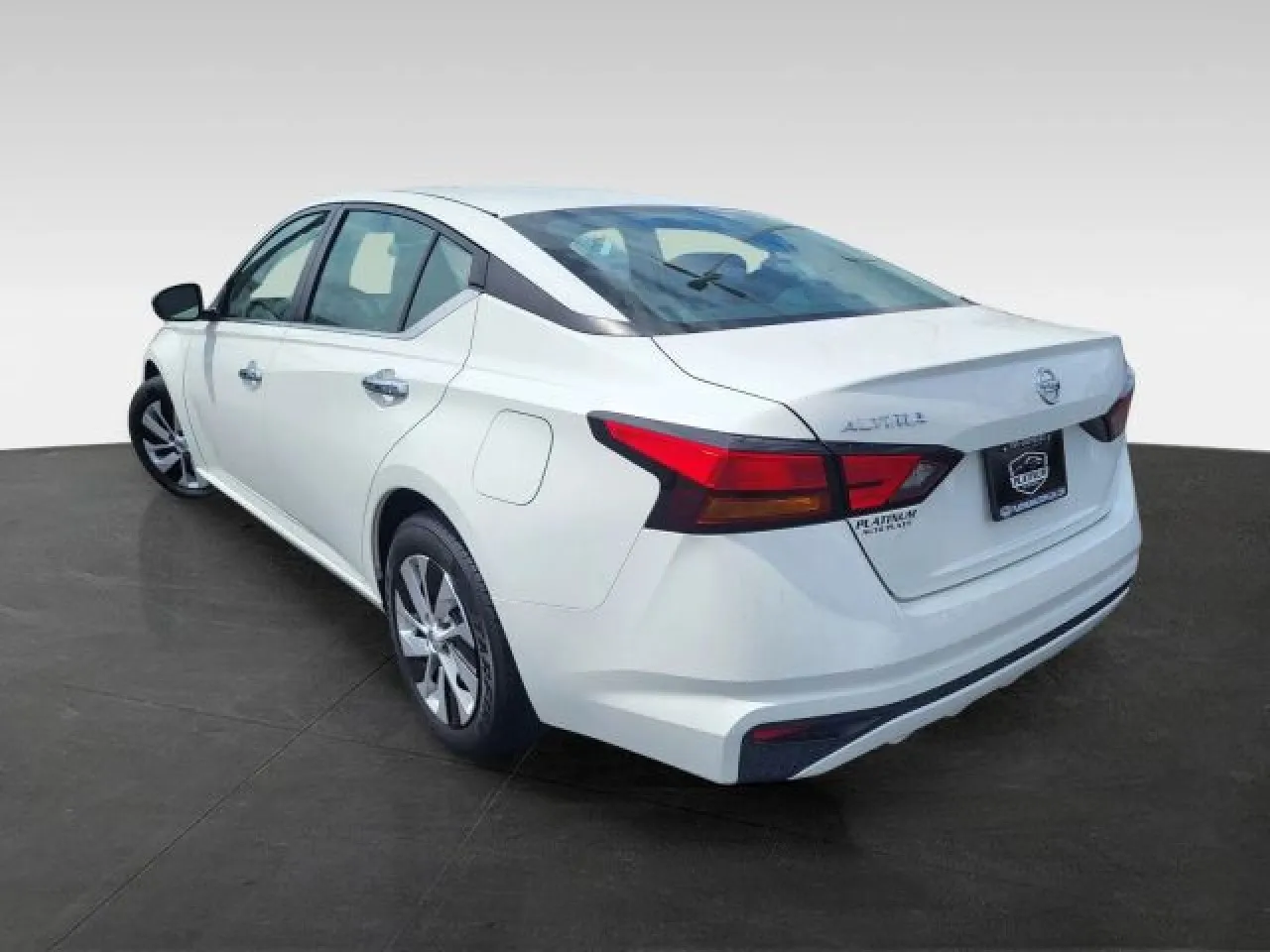 2022 Nissan Altima 2.5 S photo 2