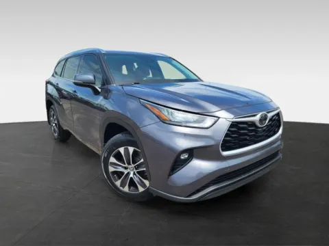 More photos of 2020 Toyota Highlander XLE Sport Utility 4D at Platinum Auto Plaza, KS