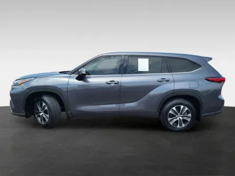 Another view of 2020 Toyota Highlander XLE Sport Utility 4D for sale in Topeka, KS at Platinum Auto Plaza