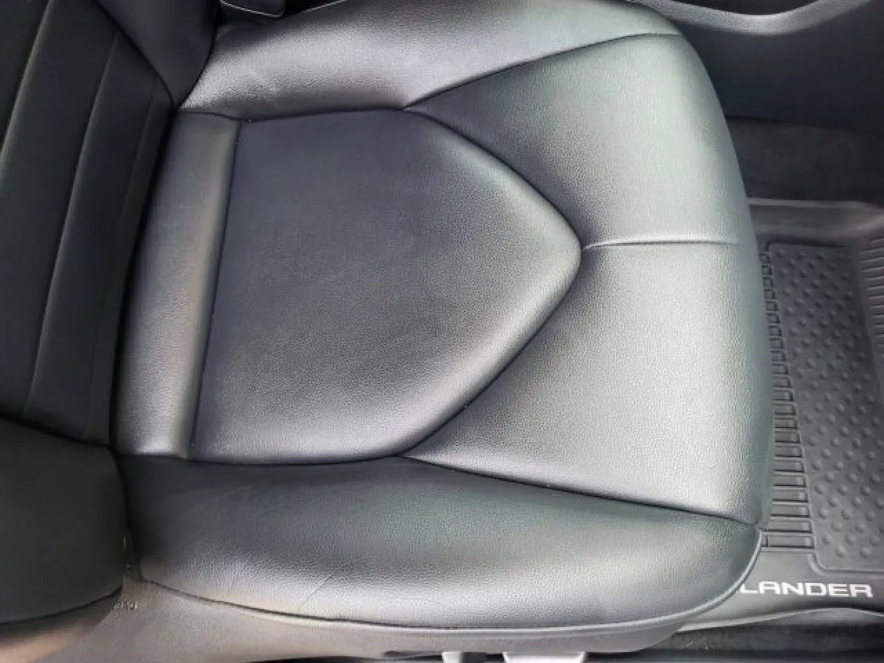 2020 Toyota Highlander XLE Sport photo 32