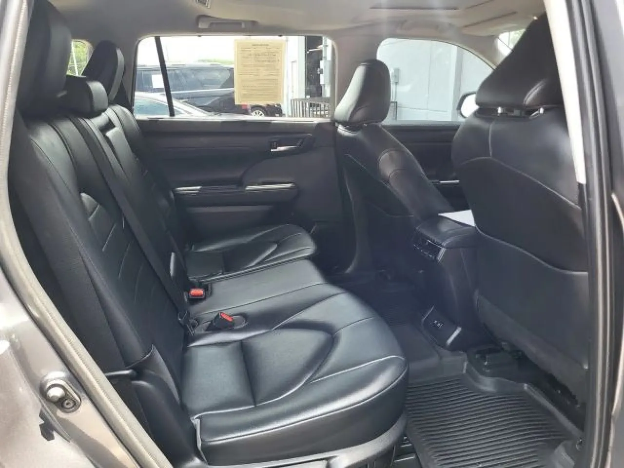 2020 Toyota Highlander XLE Sport photo 33