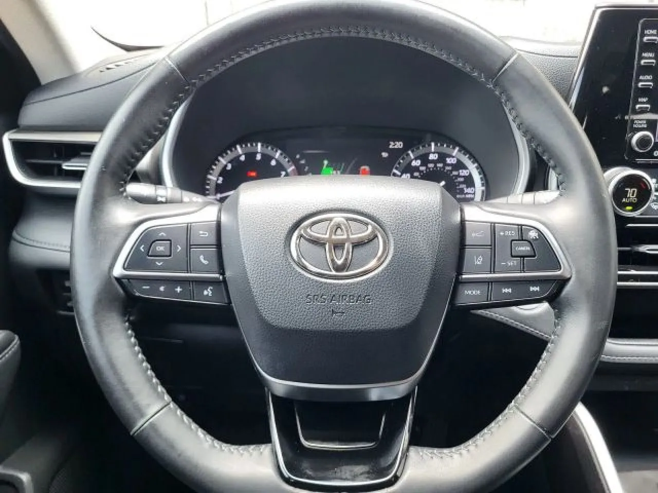 2020 Toyota Highlander XLE Sport photo 23
