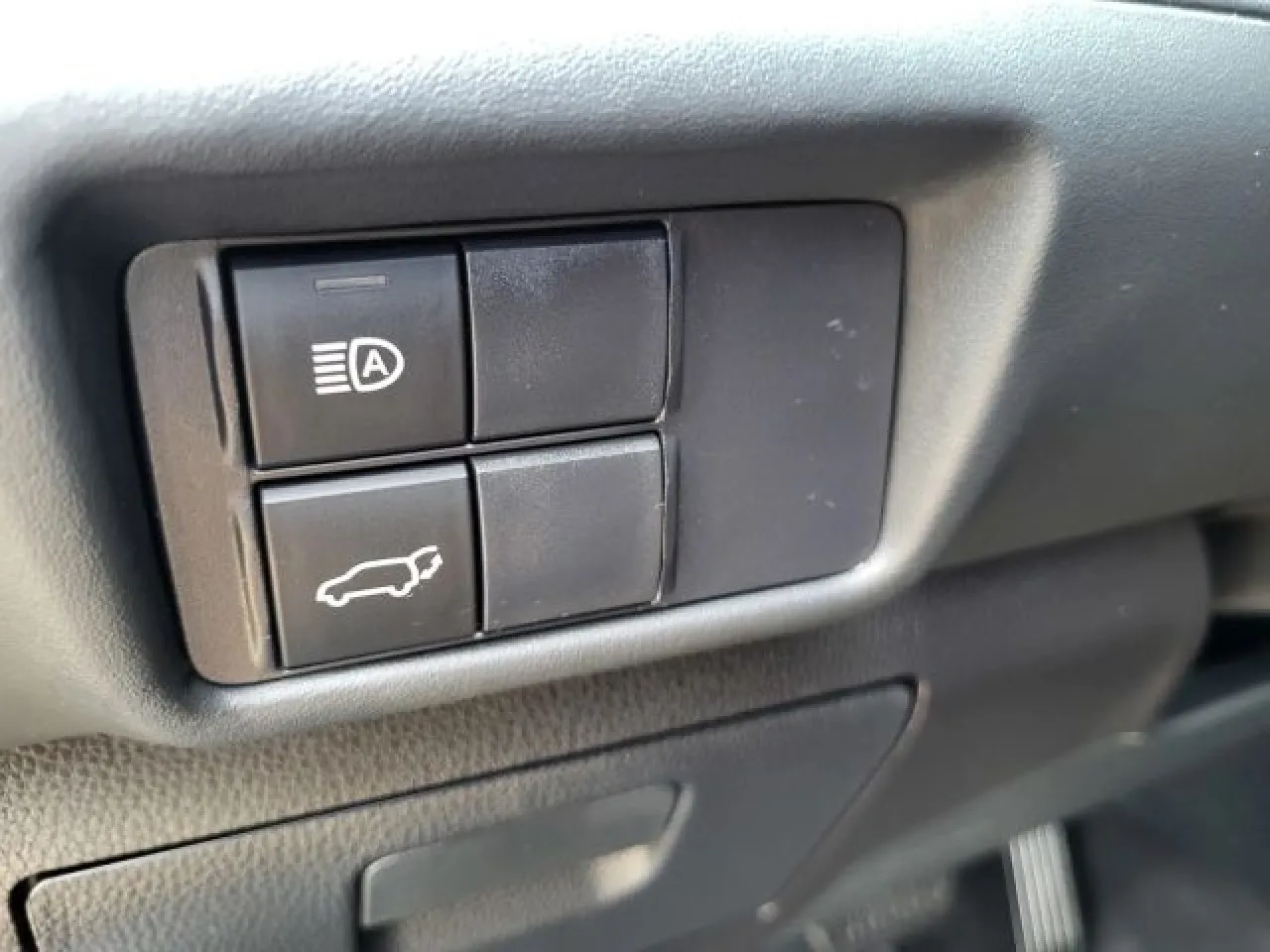 2020 Toyota Highlander XLE Sport photo 7