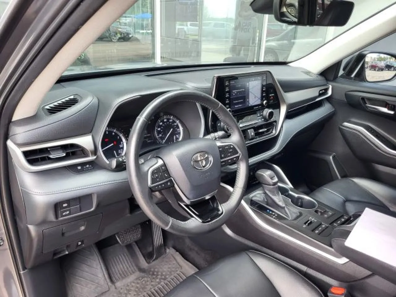 2020 Toyota Highlander XLE Sport photo 16