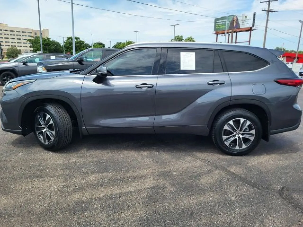 2020 Toyota Highlander XLE Sport photo 14