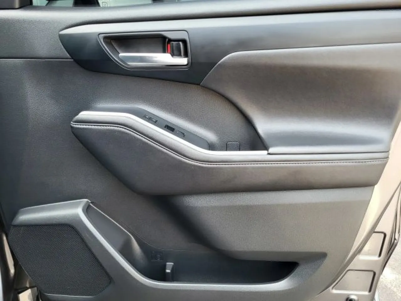 2020 Toyota Highlander XLE Sport photo 4