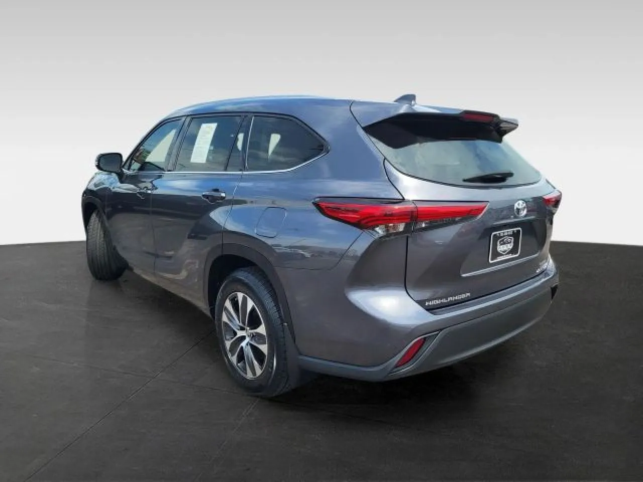 2020 Toyota Highlander XLE Sport photo 2