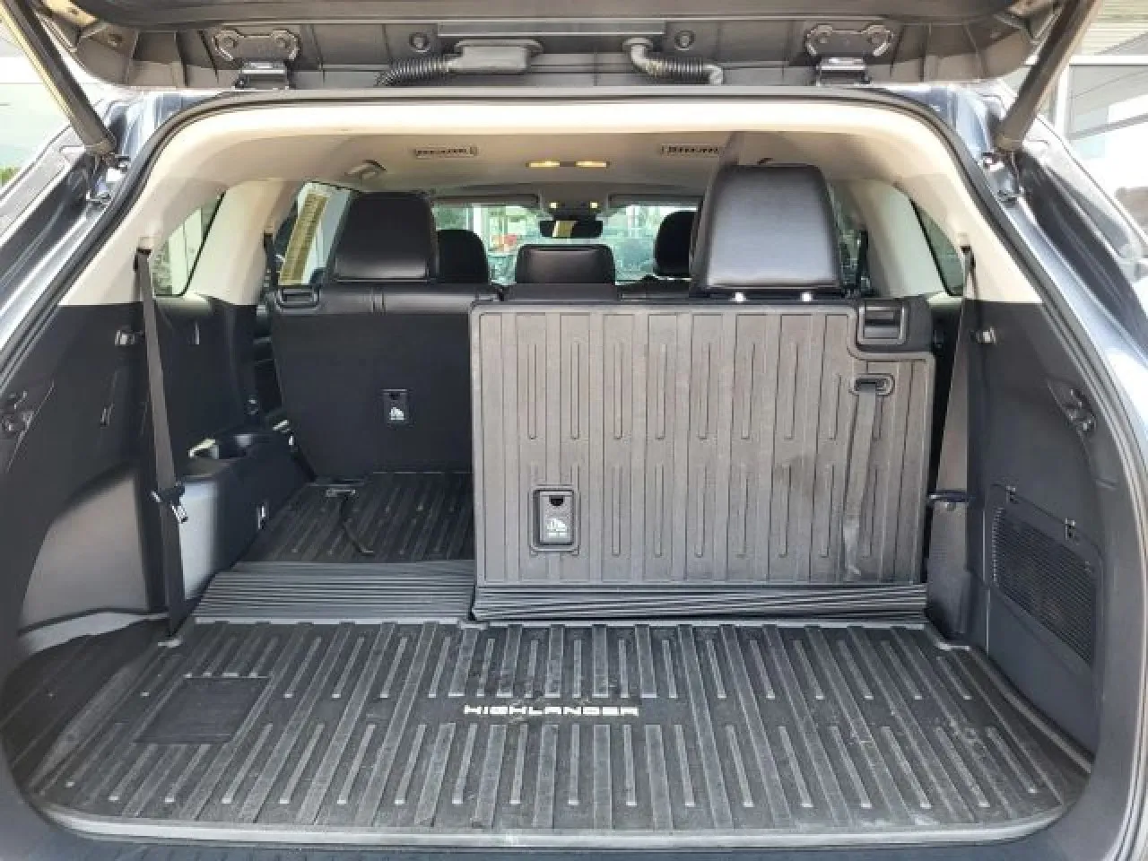 2020 Toyota Highlander XLE Sport photo 17