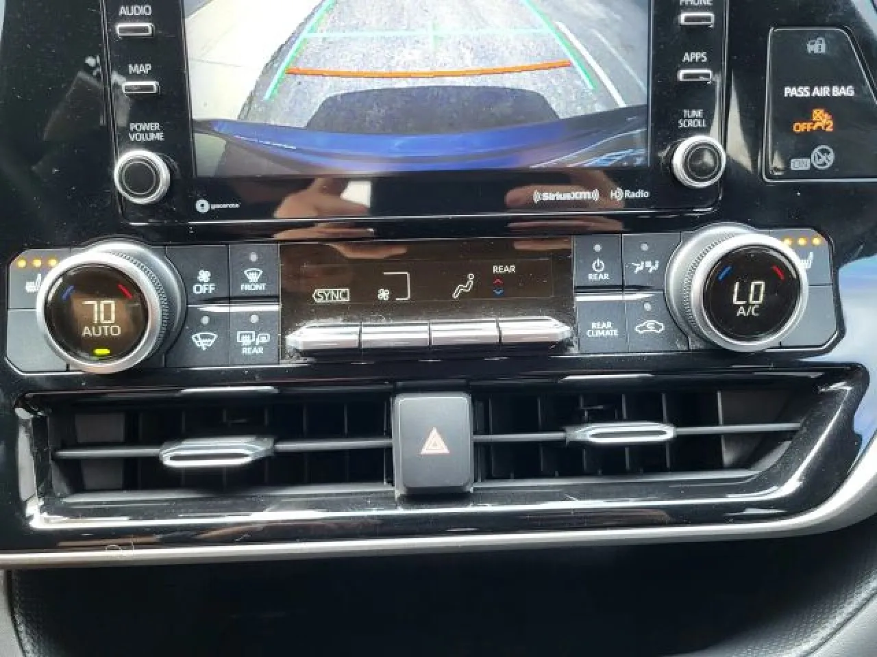 2020 Toyota Highlander XLE Sport photo 12