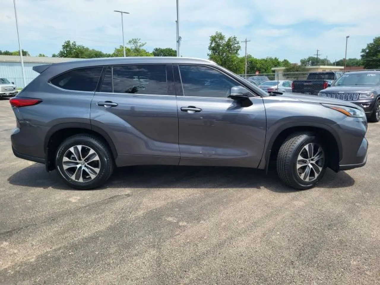 2020 Toyota Highlander XLE Sport photo 27