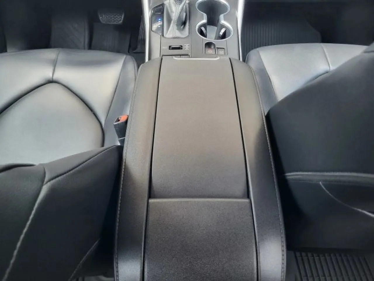 2020 Toyota Highlander XLE Sport photo 34