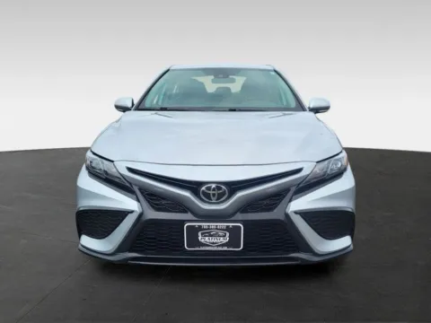 Photos of 2022 Toyota Camry SE Sedan 4D for sale in Topeka, KS at Platinum Auto Plaza