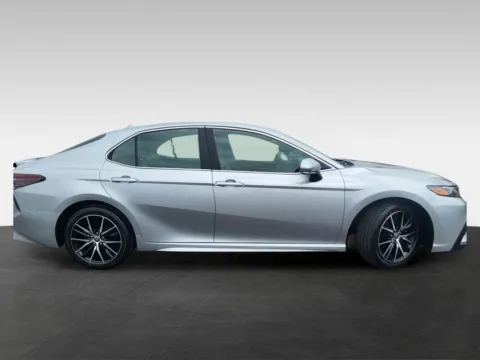 More photos of 2022 Toyota Camry SE Sedan 4D at Platinum Auto Plaza, KS