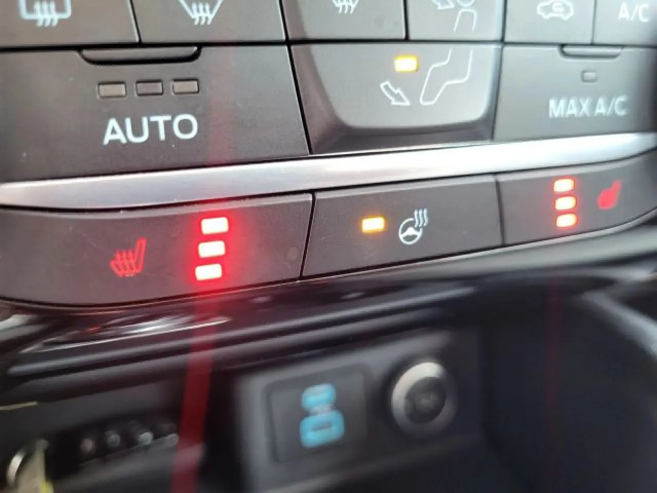 2021 Ford Escape SE Sport photo 25