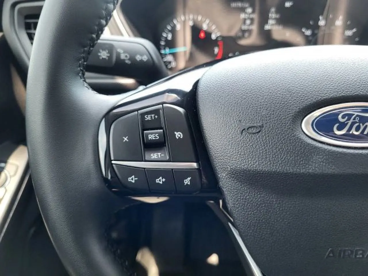 2021 Ford Escape SE Sport photo 3