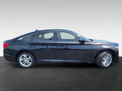 More photos of 2018 Honda Accord LX Sedan 4D at Platinum Auto Plaza, KS