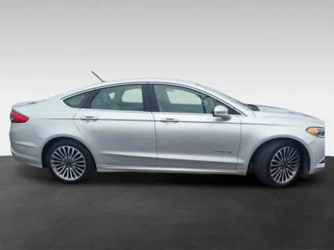 More photos of 2017 Ford Fusion Hybrid Titanium at Platinum Auto Plaza, KS