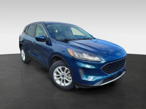 Photos of 2020 Ford Escape SE for sale in Topeka, KS at Platinum Auto Plaza
