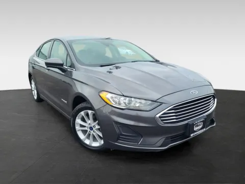 Photos of 2019 Ford Fusion Hybrid SE for sale in Topeka, KS at Platinum Auto Plaza