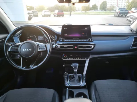 More photos of 2022 Kia Seltos Nightfall at Platinum Auto Plaza, KS