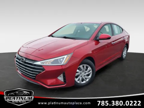 Red 2019 Hyundai Elantra SE for sale in Topeka, KS