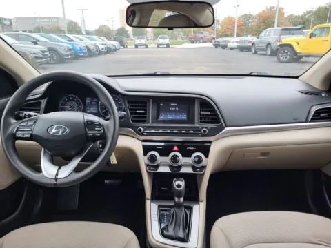More photos of 2019 Hyundai Elantra SE at Platinum Auto Plaza, KS